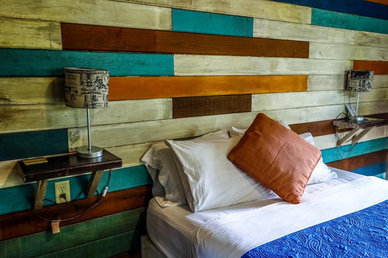 Bed and Breakfast Surf Break At Paunch Bocas del Toro Exterior foto